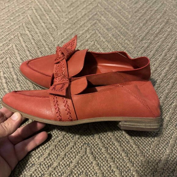 Lucky Brand Abelle Loafer Bossa Nova Red Leather SZ-8.5 Bow Slip On EUC Flats - Picture 5 of 10